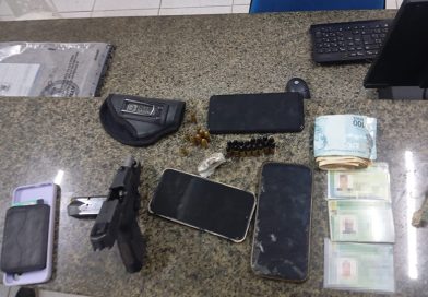 Abordagem a carro termina com apreensão de pistola e drogas no litoral do Piauí