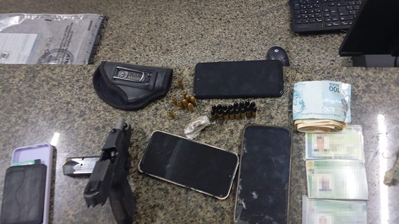 Abordagem a carro termina com apreensão de pistola e drogas no litoral do Piauí