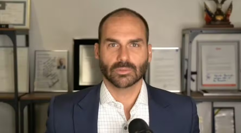 Eduardo Bolsonaro é demitido da Polícia Federal por abandono de cargo