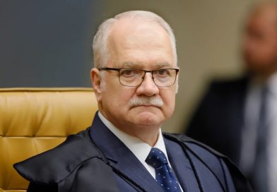 Fachin aguarda explicações de Moraes e Mendonça antes de decidir sobre crise no STF