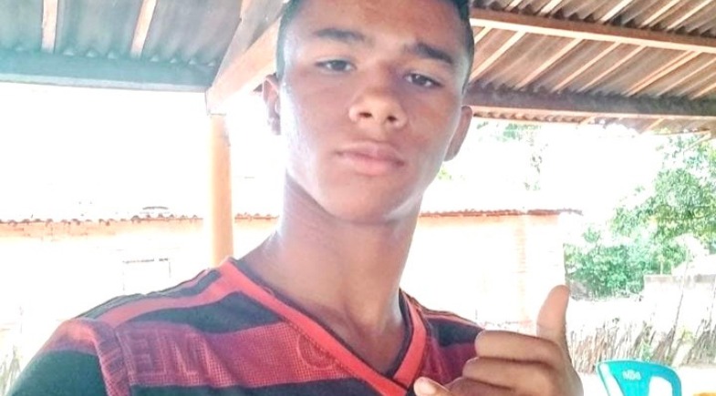 Jovem de 21 anos é morto a facadas e padrasto é preso suspeito do crime