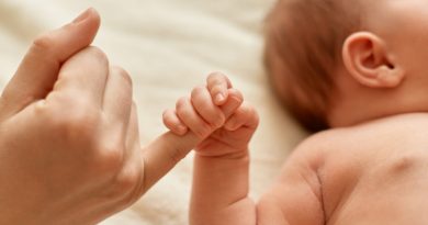 STF iguala licença-maternidade para mães biológicas e adotantes