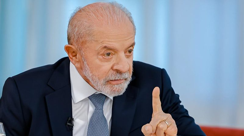 Lula diz que cortes de R$ 200 bilhões podem prejudicar os mais pobres e critica proposta de Flávio Bolsonaro