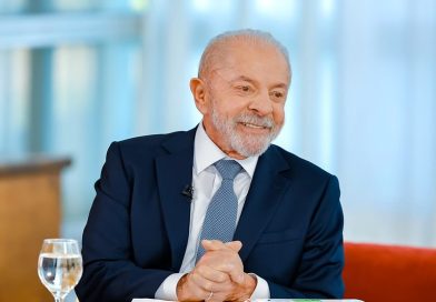 Lula anuncia proposta de Pé-de-Meia Universitário com bolsa mensal de R$ 700