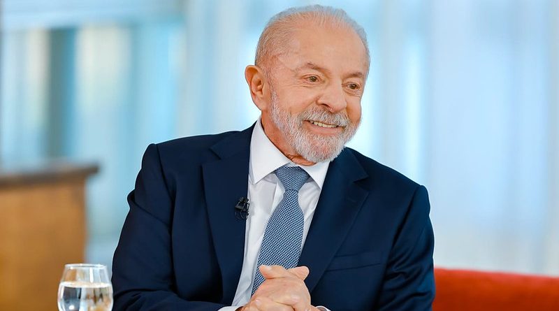 Lula anuncia proposta de Pé-de-Meia Universitário com bolsa mensal de R$ 700