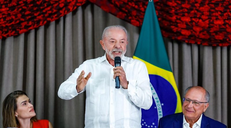 Lula defende reforma do Judiciário e mandato para ministros do STF após caso Banco Master