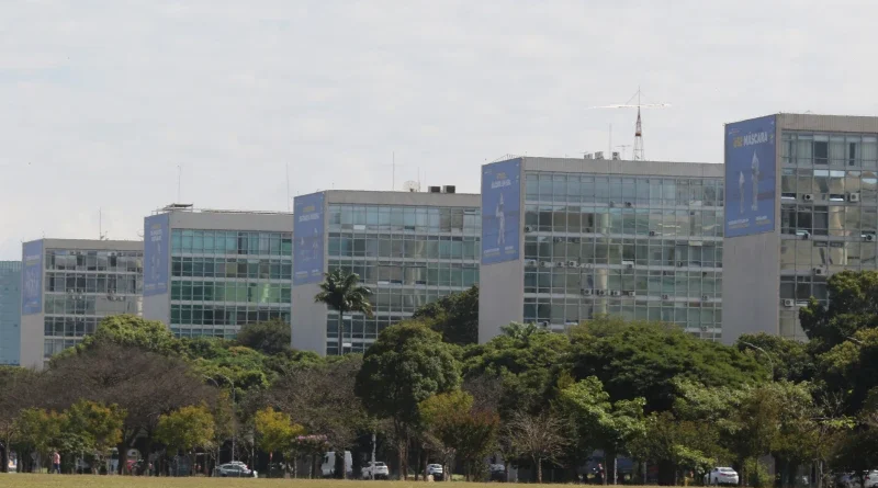 Servidores públicos federais terão ponto facultativo na sexta-feira e feriado prolongado