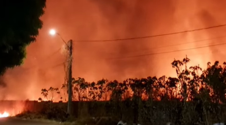 Incêndio atinge região da Piçarreira e mobiliza Corpo de Bombeiros em Teresina
