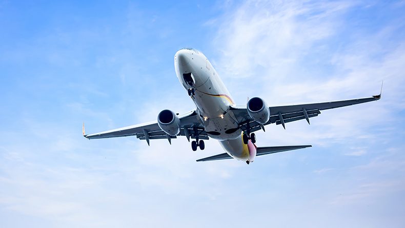 Avião da Gol retorna ao Aeroporto do Recife após incidente em motor