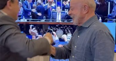 Rafael Fonteles comemora aprovação do fim da escala 6×1 ao lado de Lula