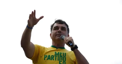 Aliado de Trump diz que Flávio Bolsonaro chegou aos EUA