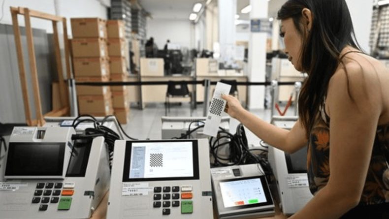 Eleitores relatam inconsistências em registros de votação após primeiro turno