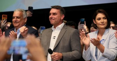 Flávio Bolsonaro sinaliza mandato maior, de cinco anos, com fim da reeleição