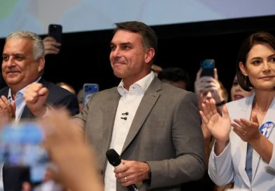 Flávio Bolsonaro sinaliza mandato maior, de cinco anos, com fim da reeleição