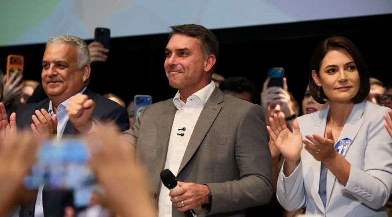 Flávio Bolsonaro sinaliza mandato maior, de cinco anos, com fim da reeleição