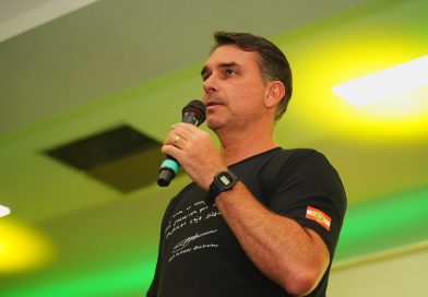 Flávio Bolsonaro visita o pai nesta terça após mais de três meses sem contato presencial