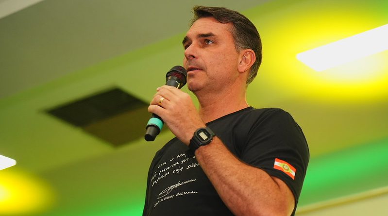Flávio Bolsonaro visita o pai nesta terça após mais de três meses sem contato presencial