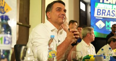 Flávio Bolsonaro sinaliza a aliados que pode tentar derrubar o fim da escala 6×1