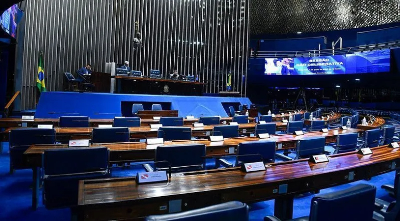 PEC que acaba com escala 6×1 pode avançar no Senado antes do segundo turno