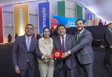 Piauí chega a 20 municípios com 100% das crianças alfabetizadas reforçando formação de professores e parceria com prefeituras