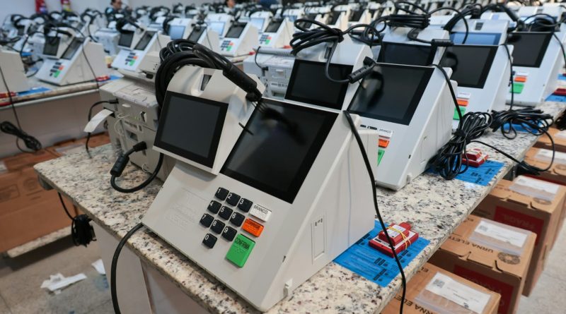 Urnas eletrônicas começam a ser preparadas para o segundo turno das eleições