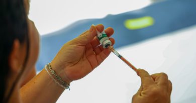 Vacina contra meningite é liberada temporariamente para pessoas de até 59 anos
