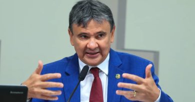 Wellington Dias entrega 35 toneladas de alimentos a 26 entidades em Teresina