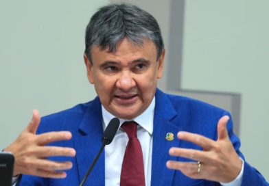 Wellington Dias entrega 35 toneladas de alimentos a 26 entidades em Teresina